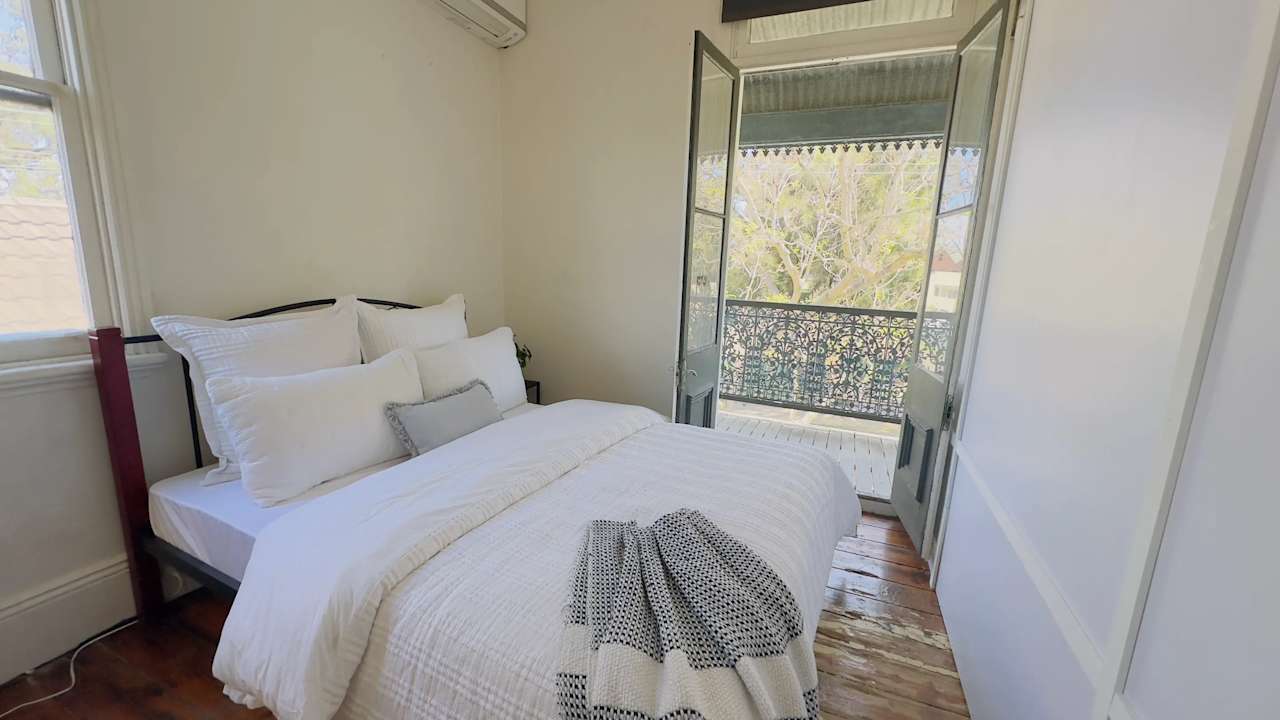 Furnished room in a flatshare