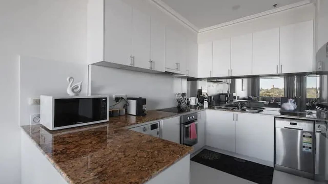 Furnished room with ensuite in a flatshare
