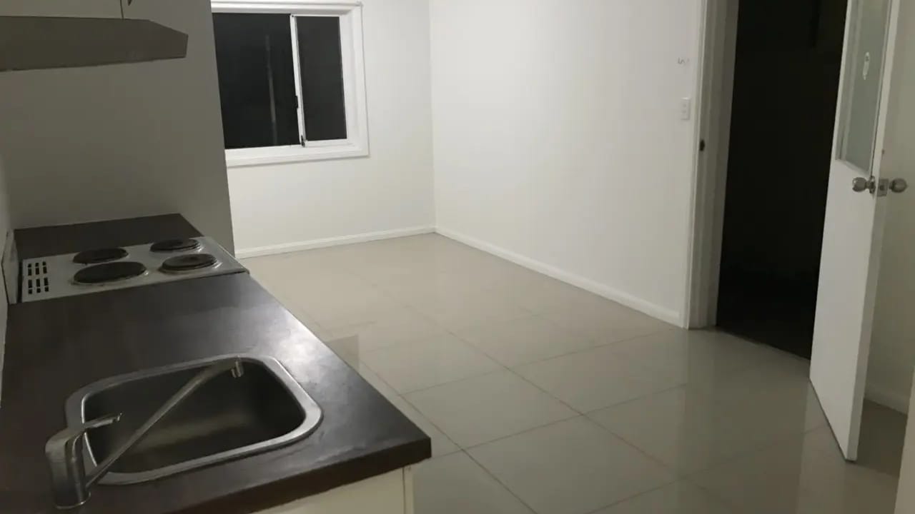 Unfurnished room studio flat for rent