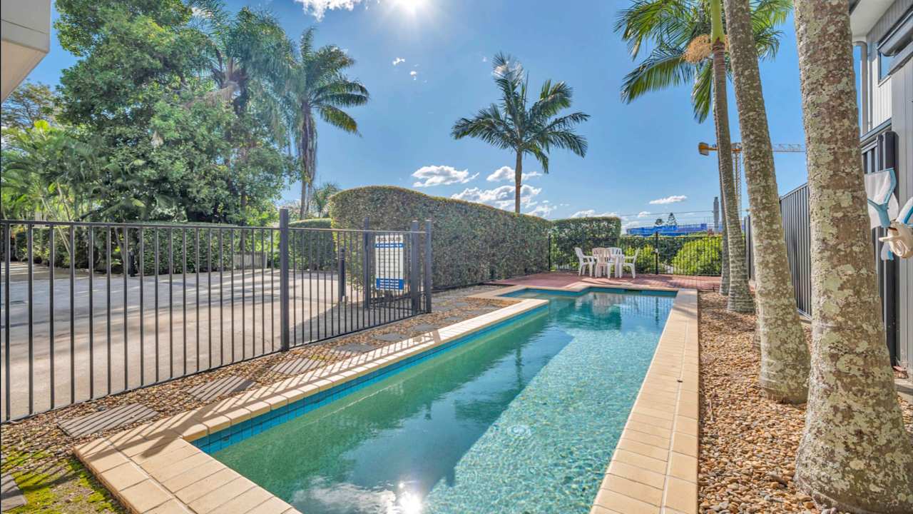 Furnished room with ensuite in a flatshare