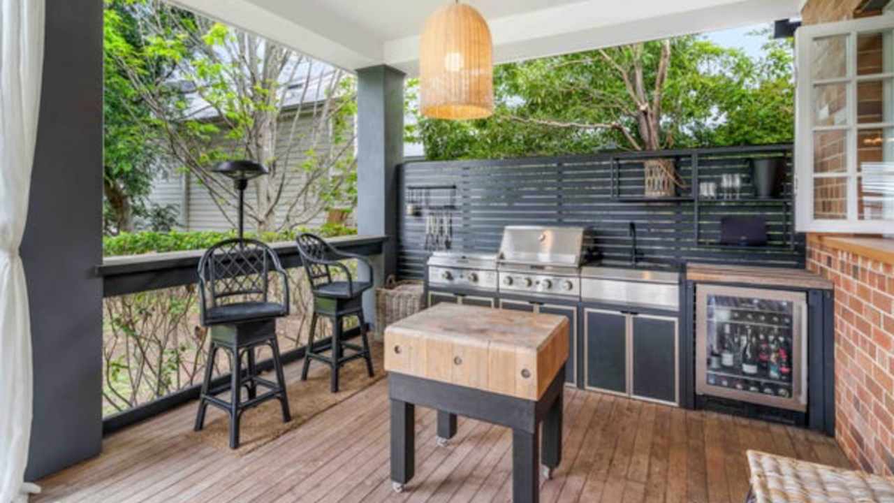 Room in a share house