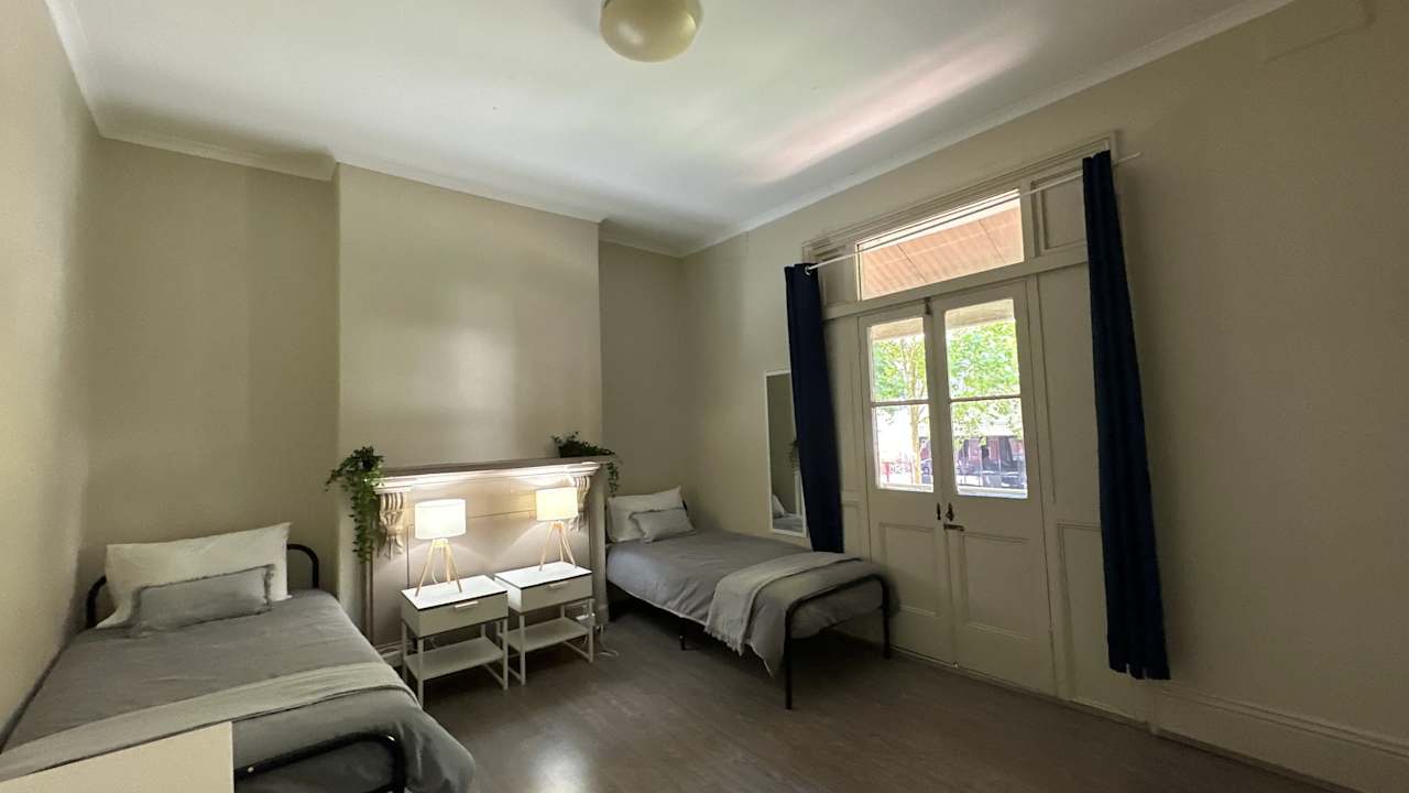 Furnished room in a flatshare