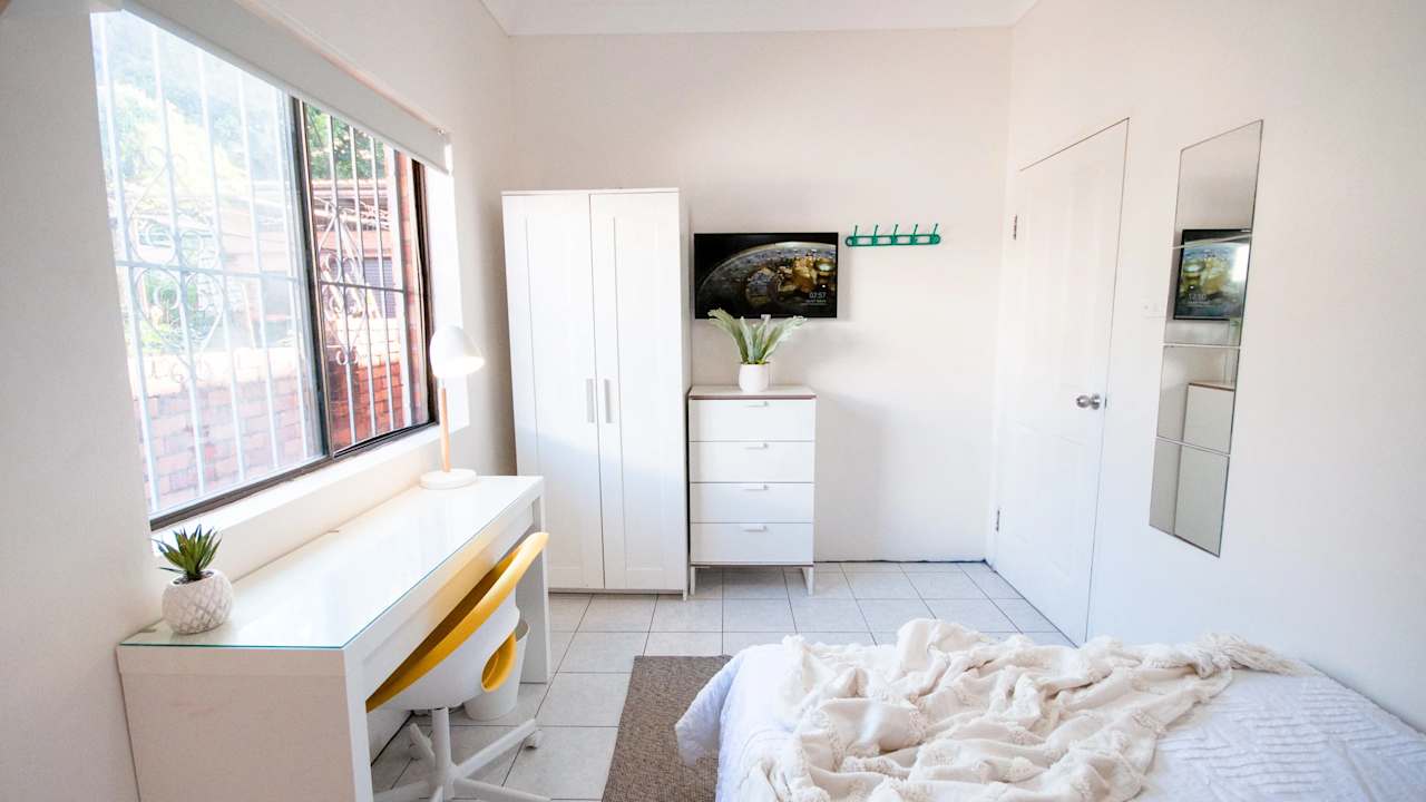 Furnished room in a share house