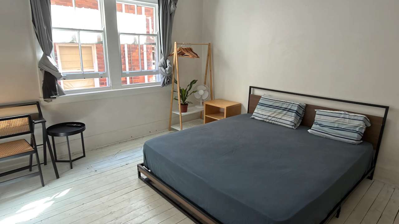 Furnished room in a flatshare