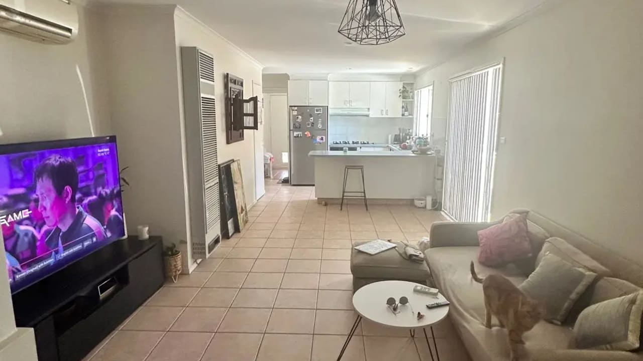 Room in a share house