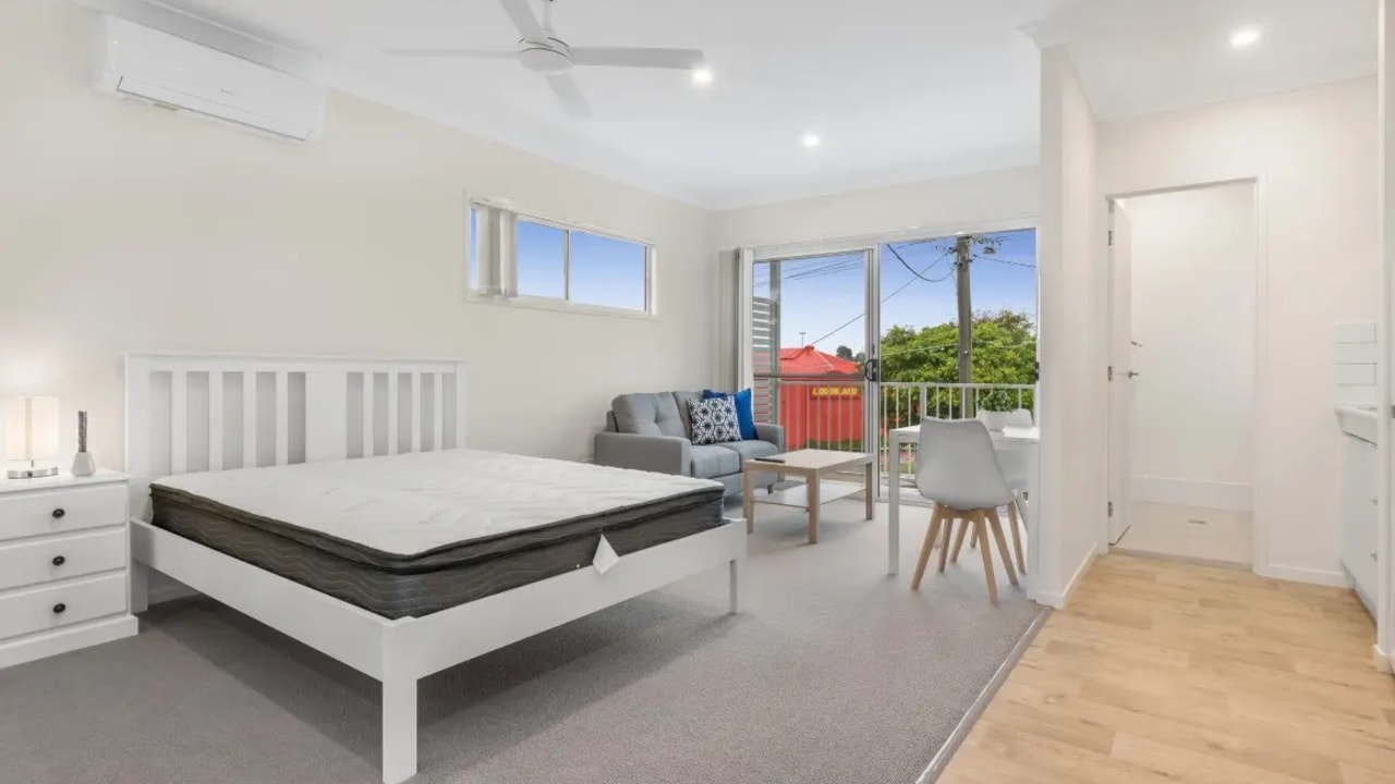 Furnished room studio flat for rent