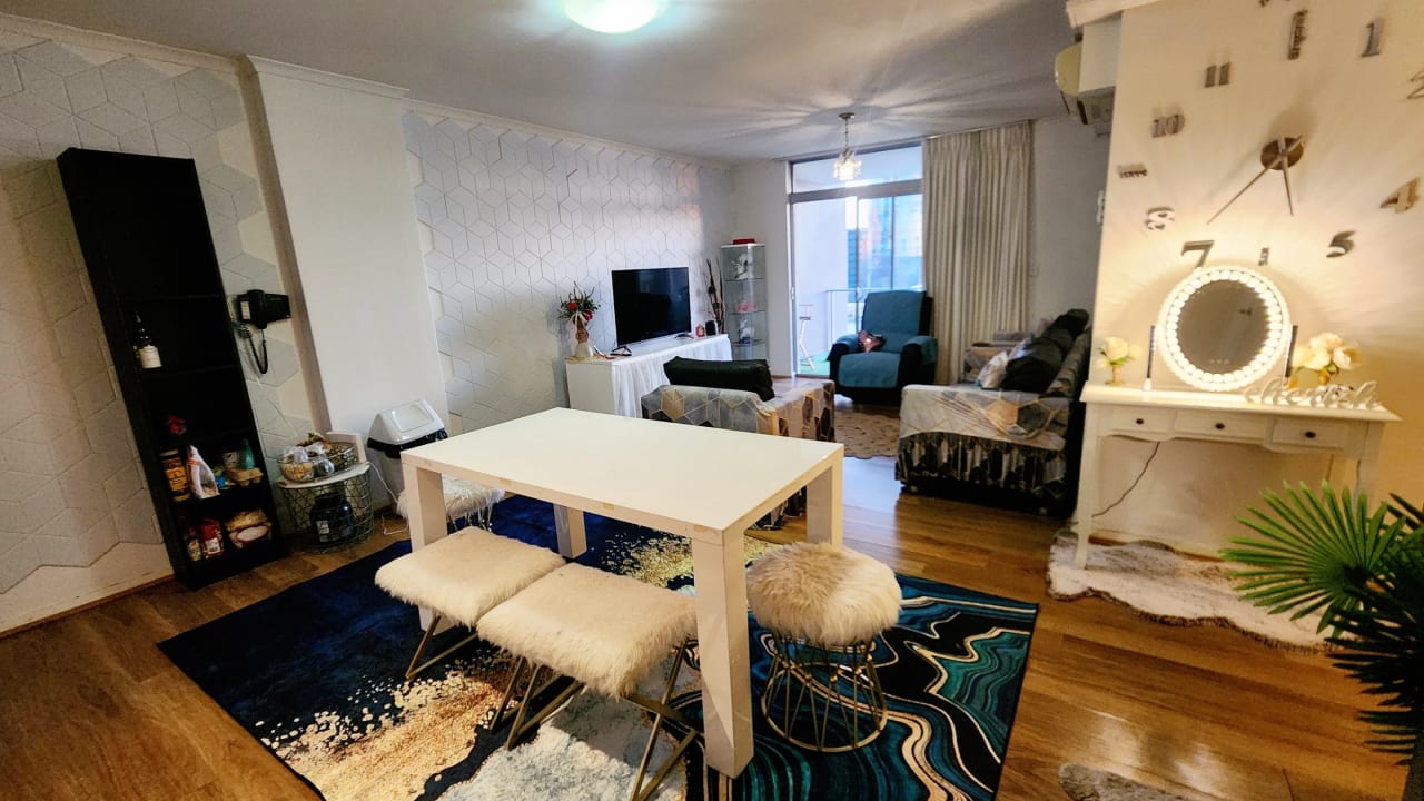 Furnished room in a flatshare