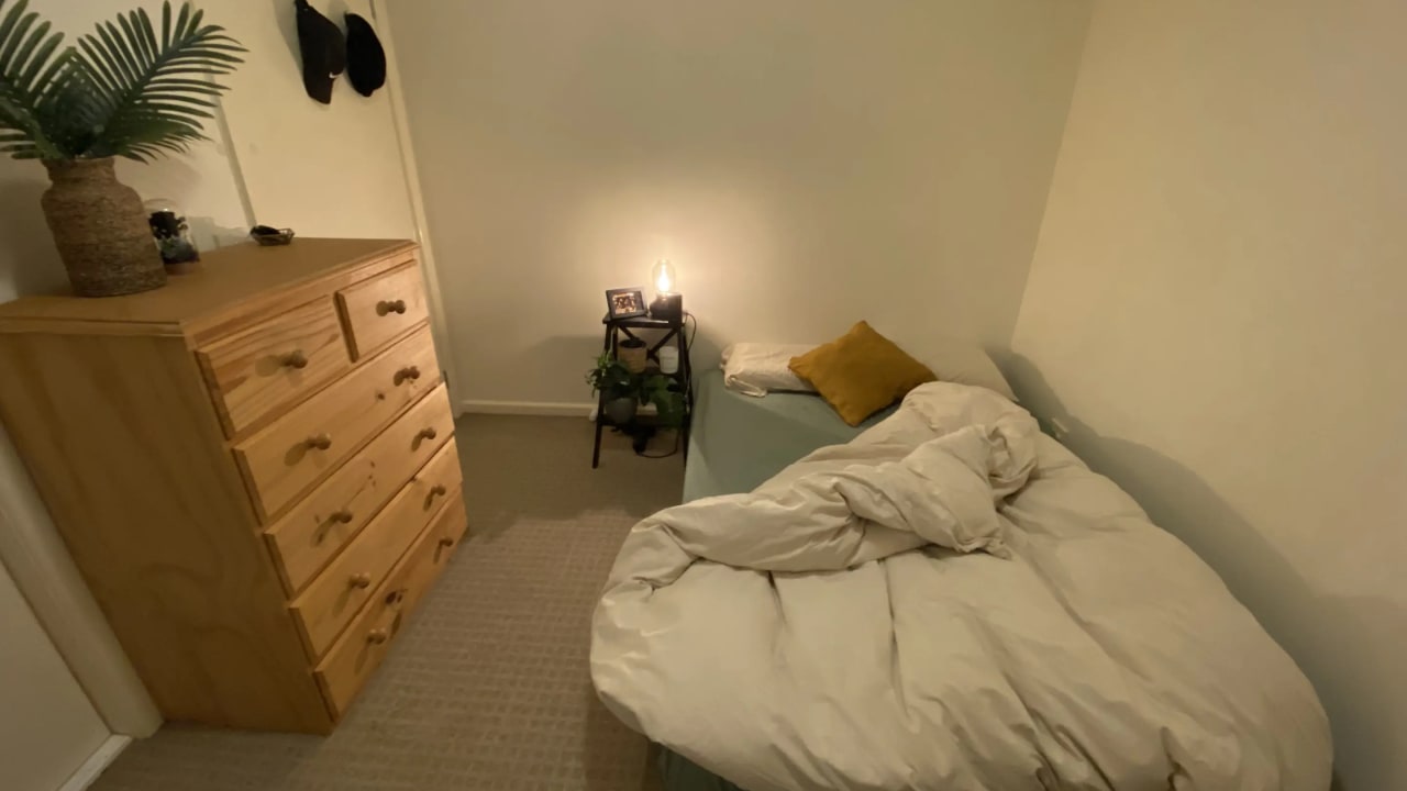 Unfurnished room in a flatshare