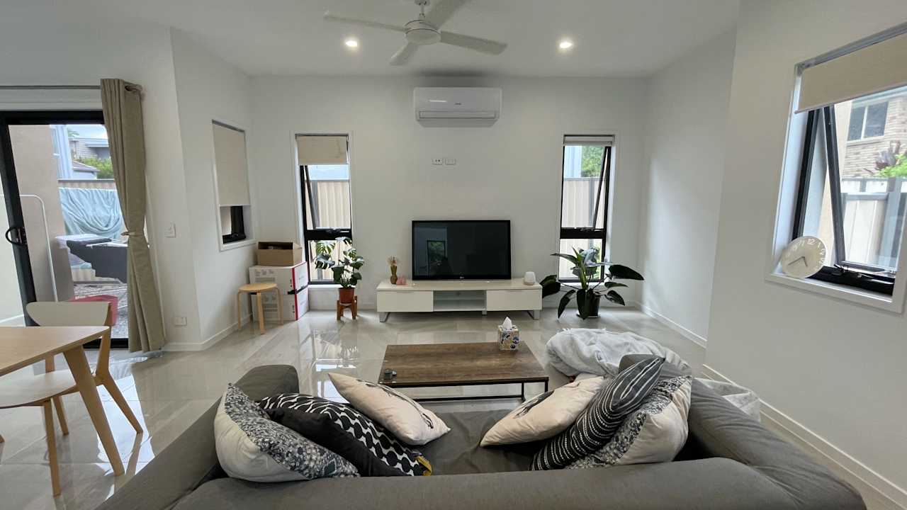 Furnished room in a flatshare