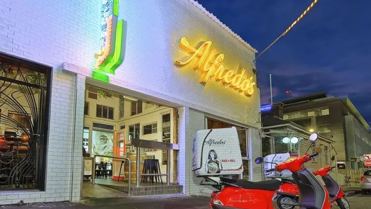 Unfurnished room studio flat for rent