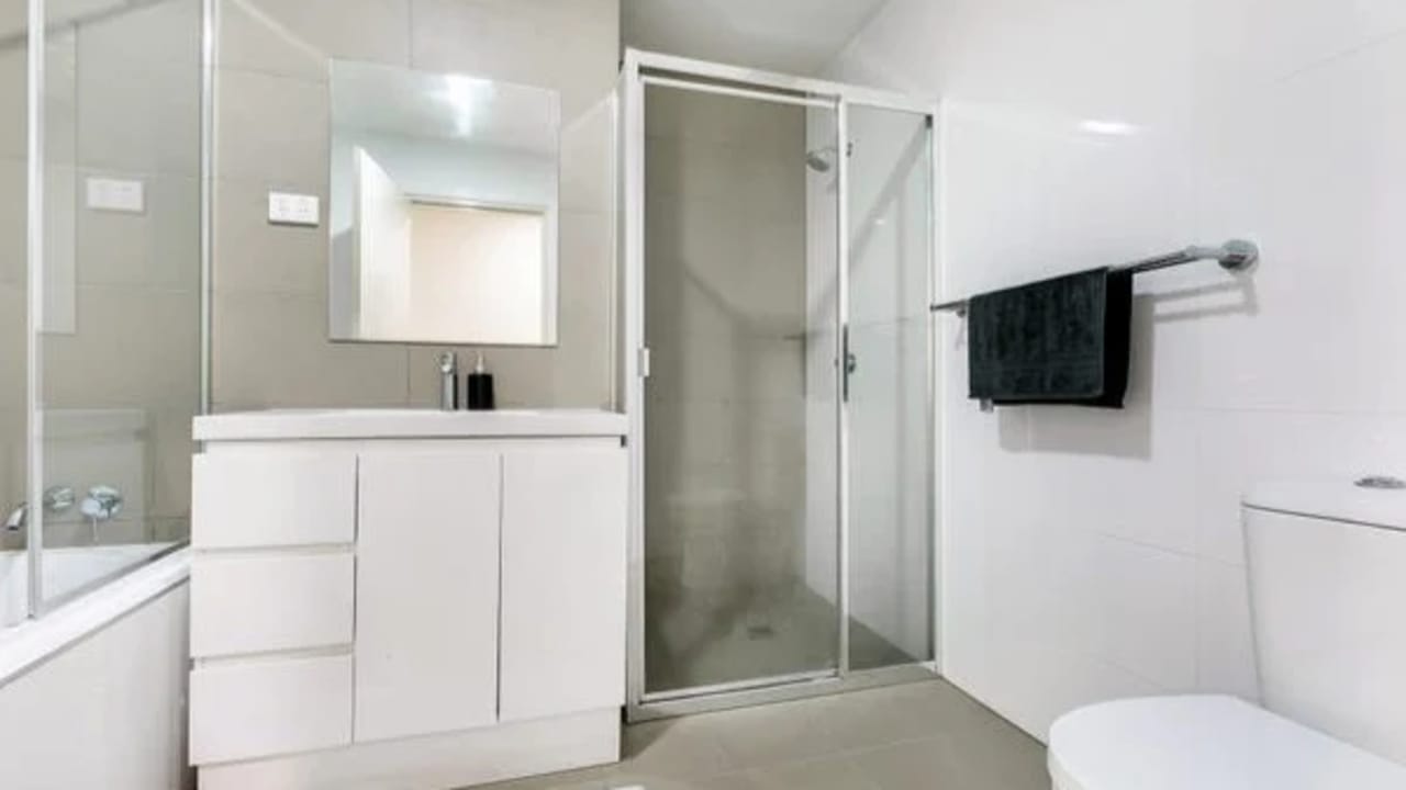 Furnished room with ensuite in a flatshare