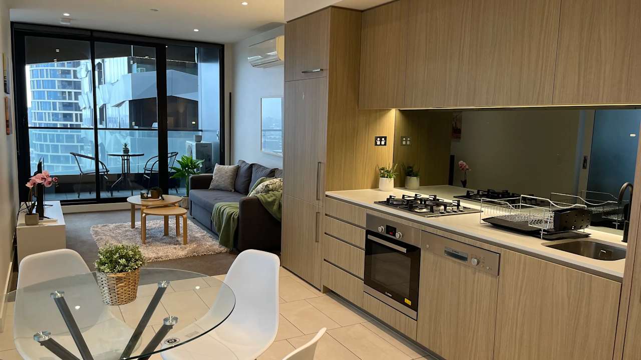 Furnished room with ensuite in a flatshare