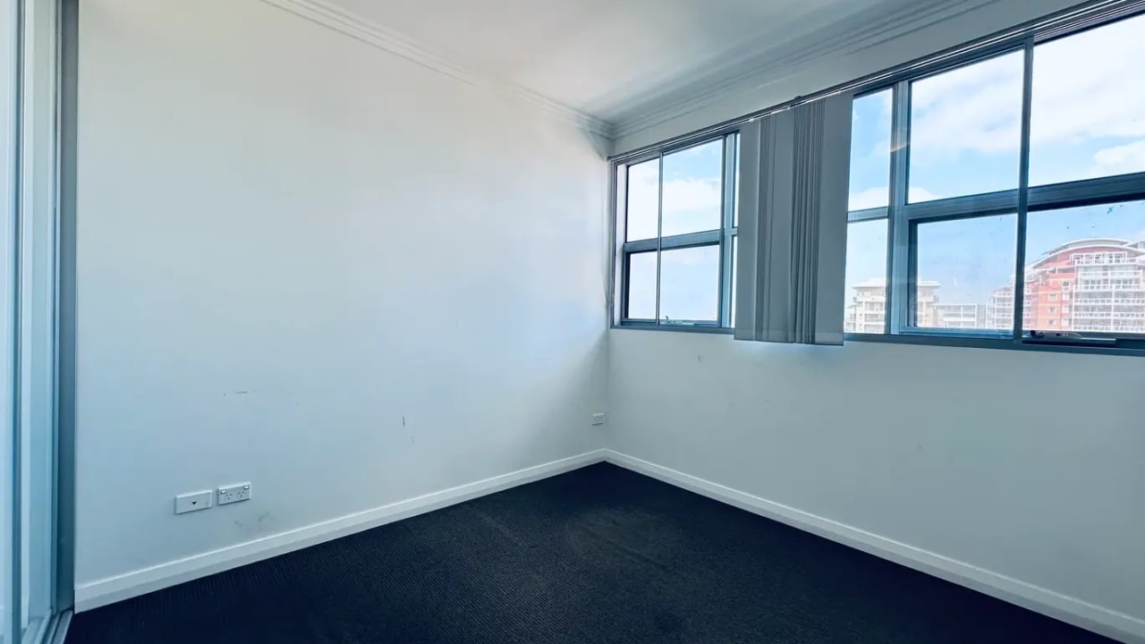 Unfurnished room with own bathroom