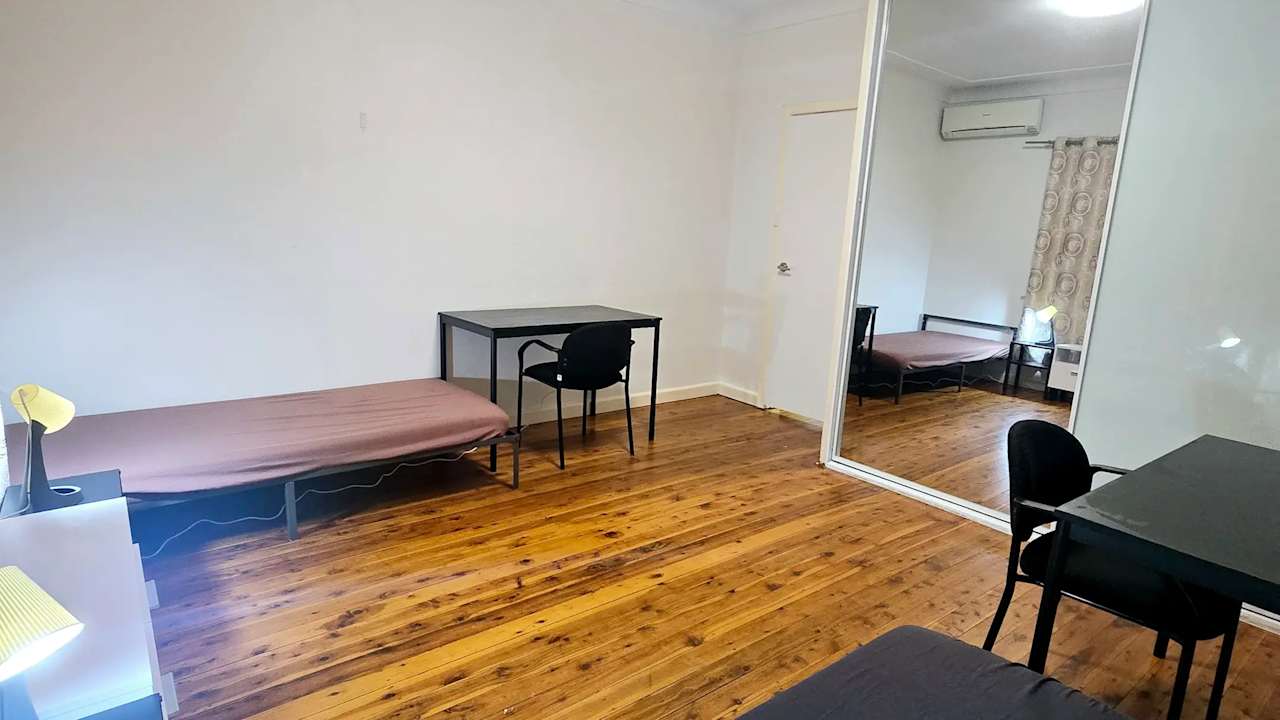 Furnished room in a share house