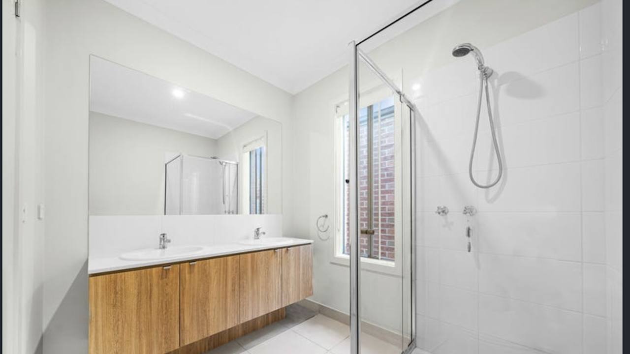Furnished room with ensuite in a share house