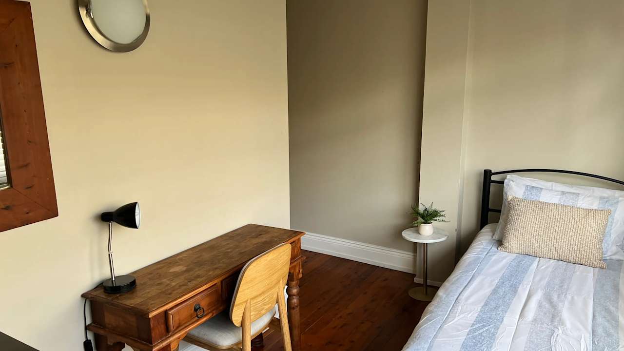 Furnished room in a share house