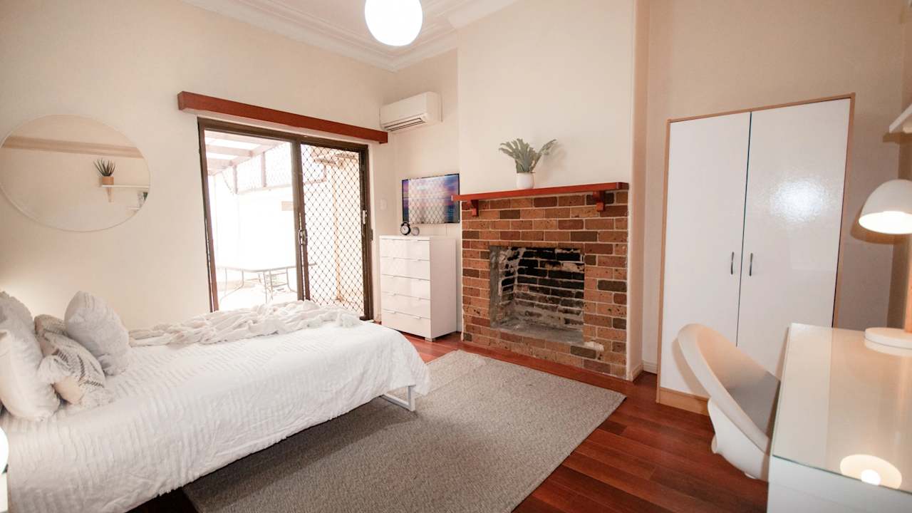 Furnished room in a share house