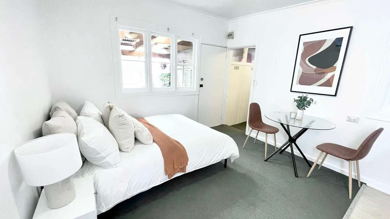 Room studio flat for rent