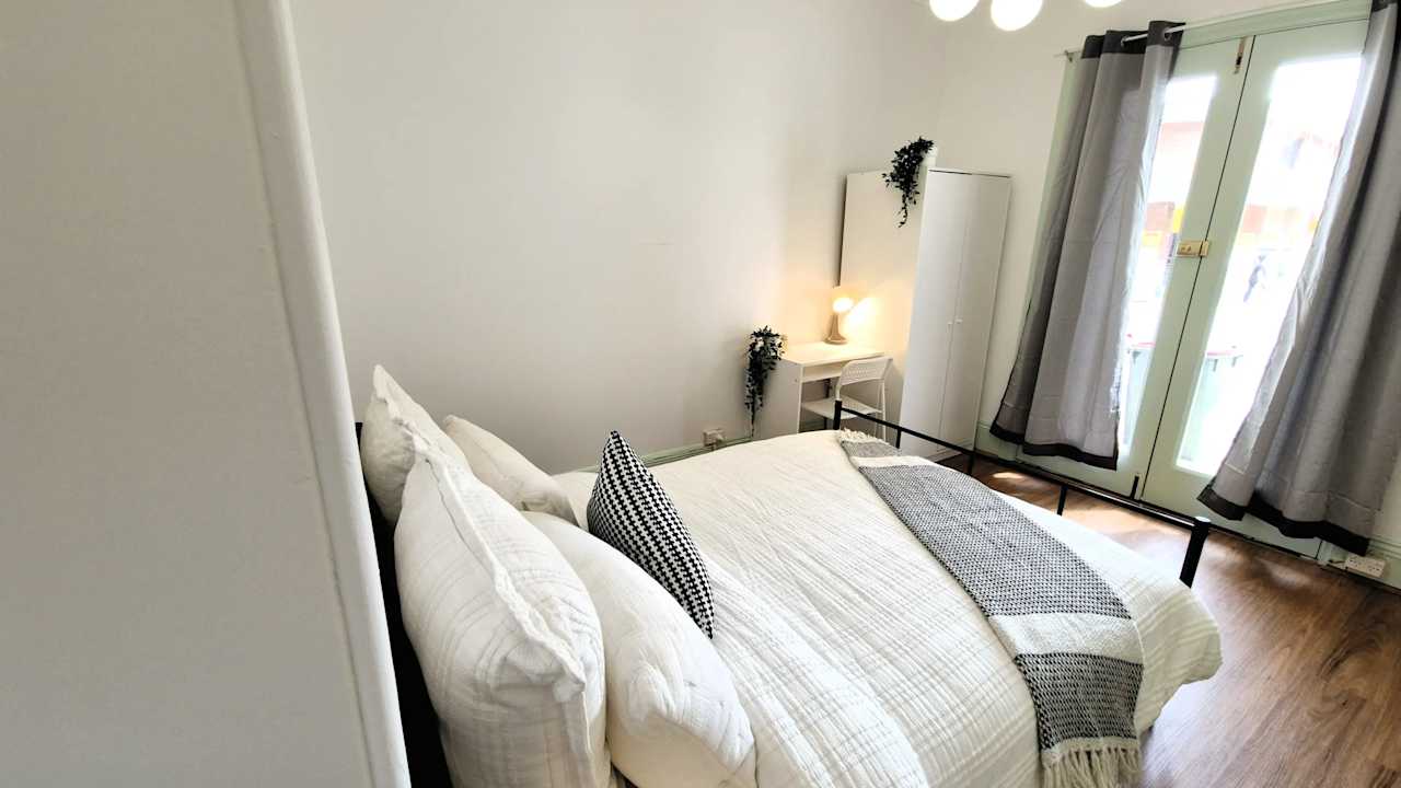 Furnished room in a share house