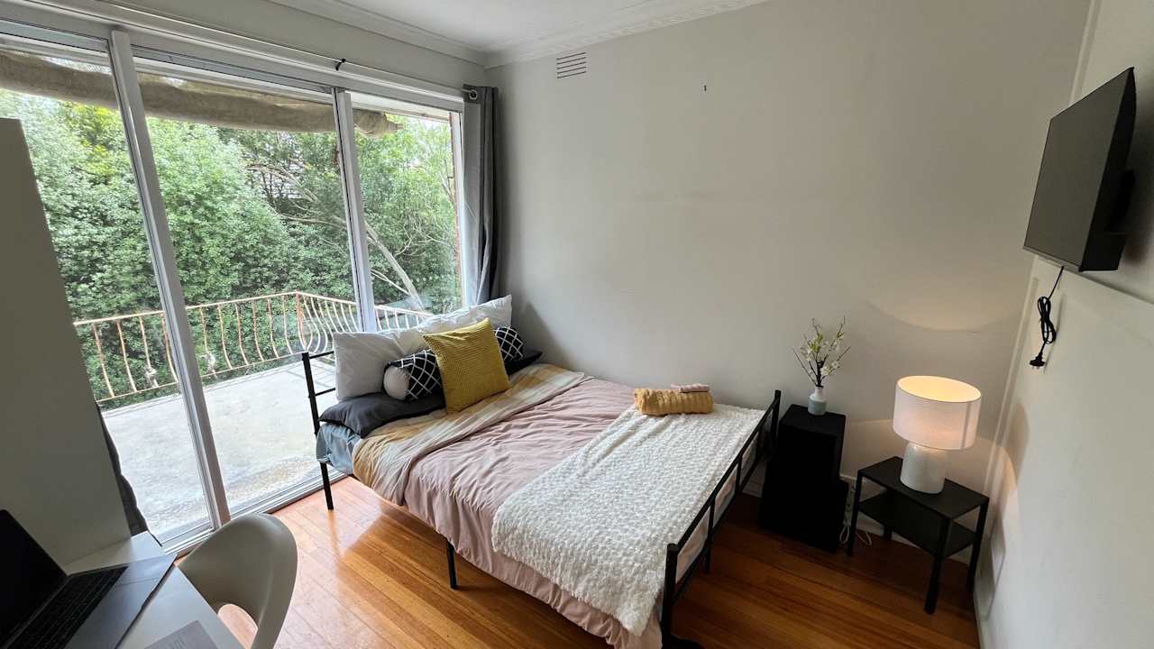Furnished room in a share house