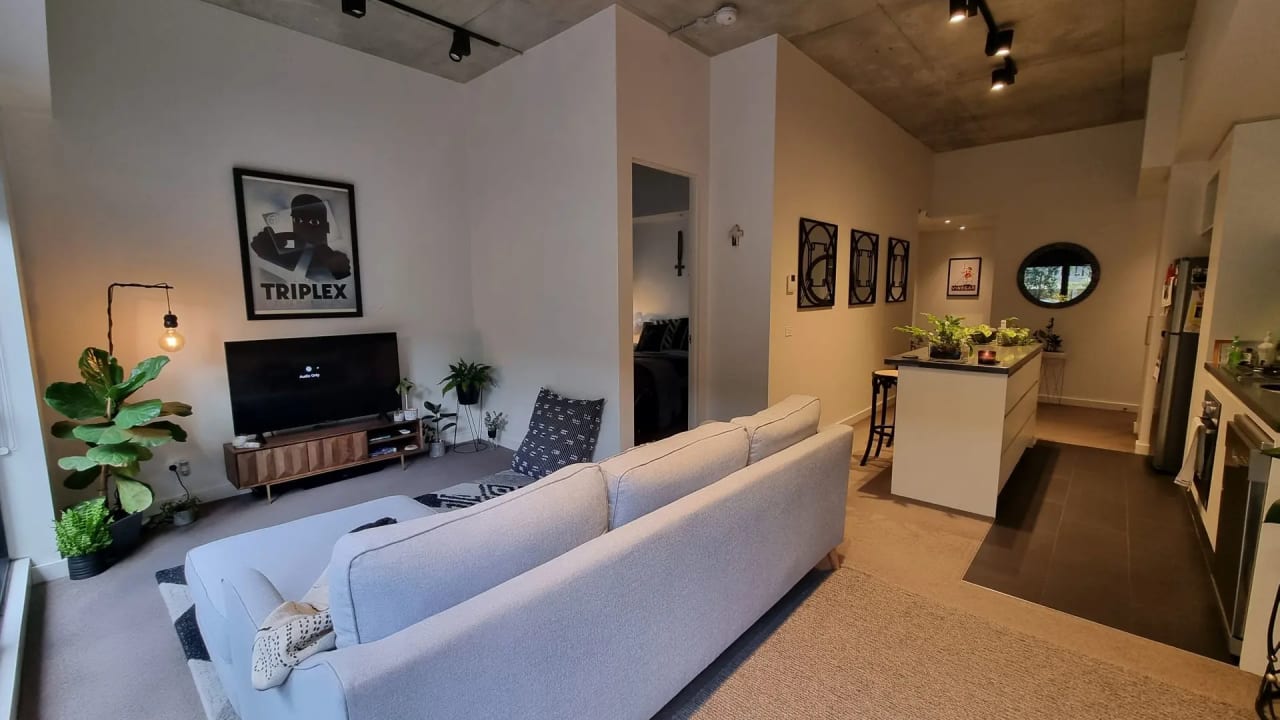 Unfurnished room in a flatshare