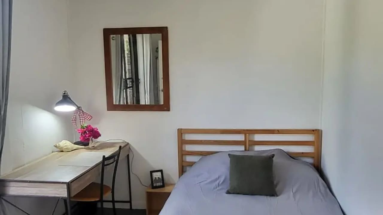 Furnished room in a share house