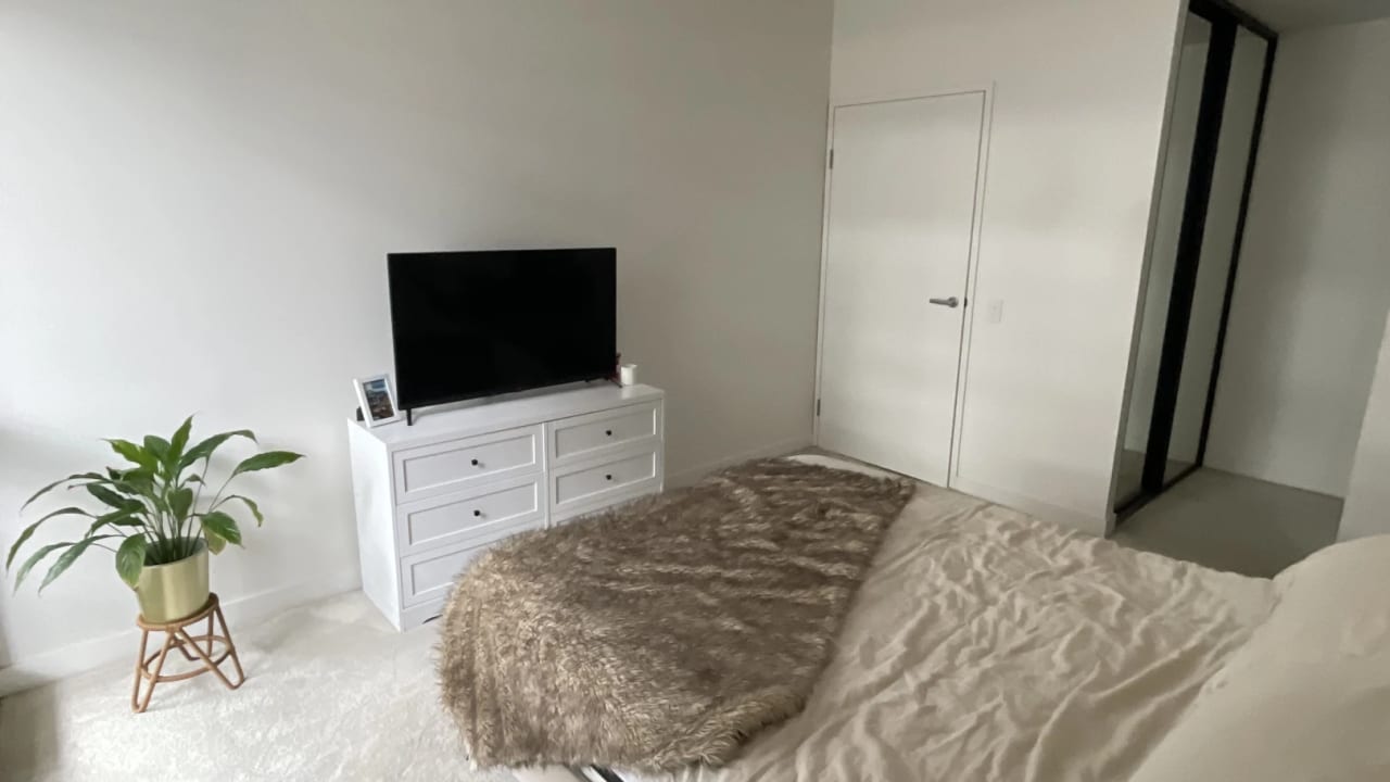 Unfurnished room with own bathroom