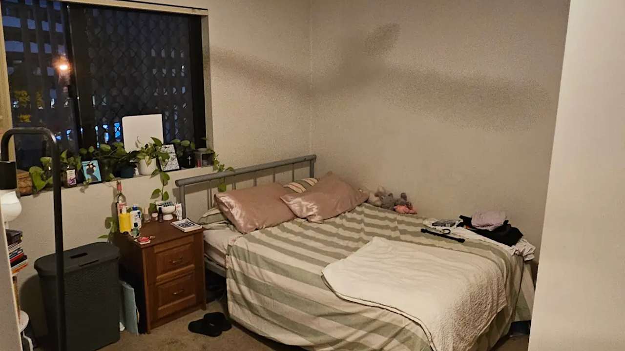 Unfurnished room in a flatshare