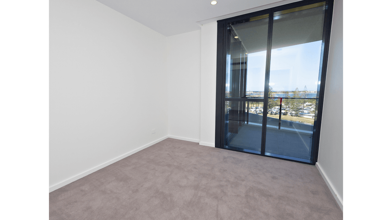 Unfurnished room with own bathroom