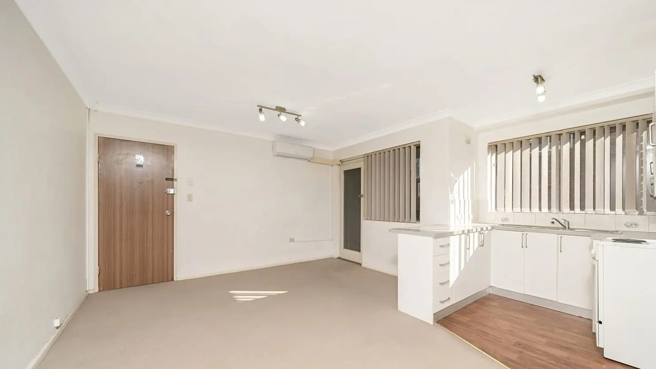 Unfurnished room in a flatshare
