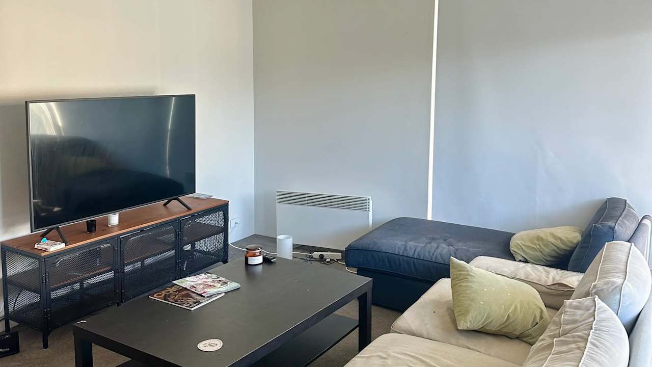 Furnished room in a flatshare
