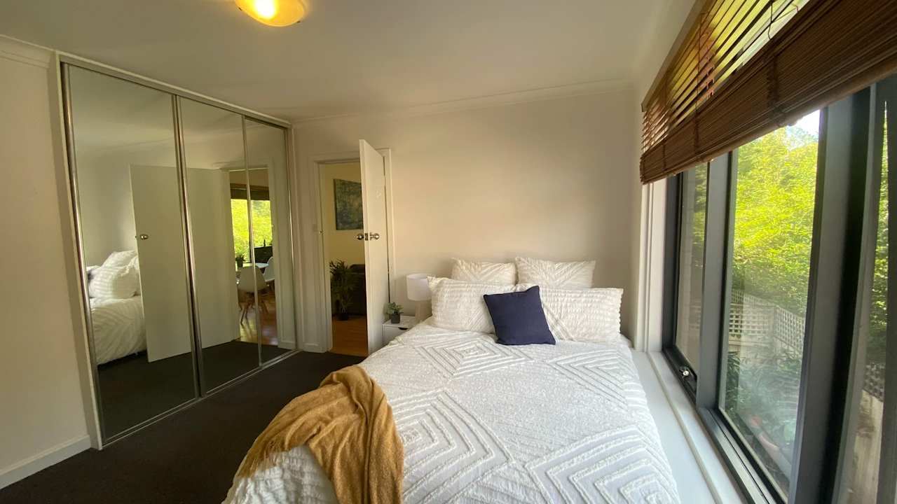 Furnished room in a flatshare