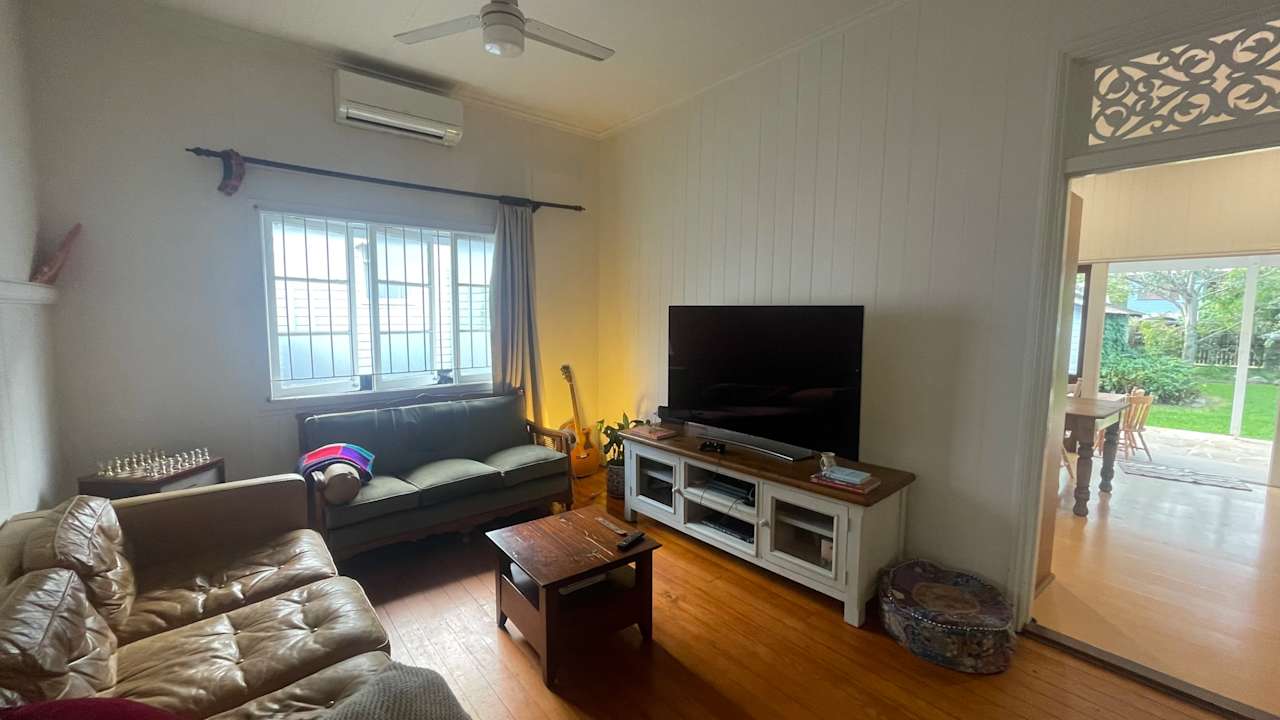 Room in a share house