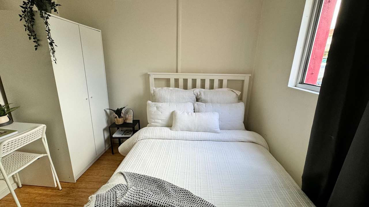 Furnished room in a flatshare