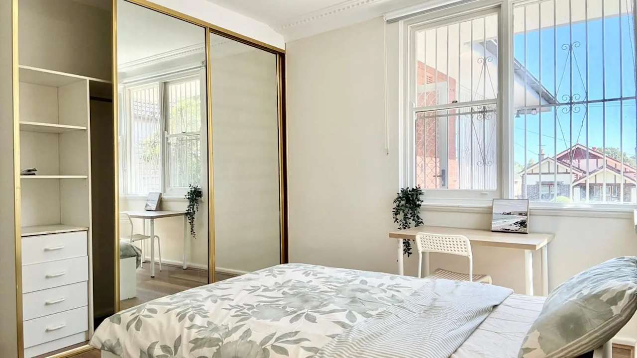 Furnished room in a share house