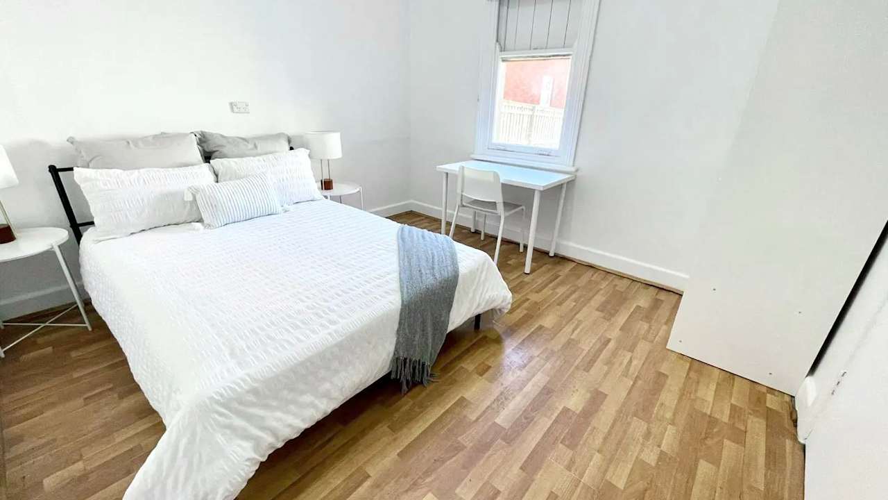 Room in a share house