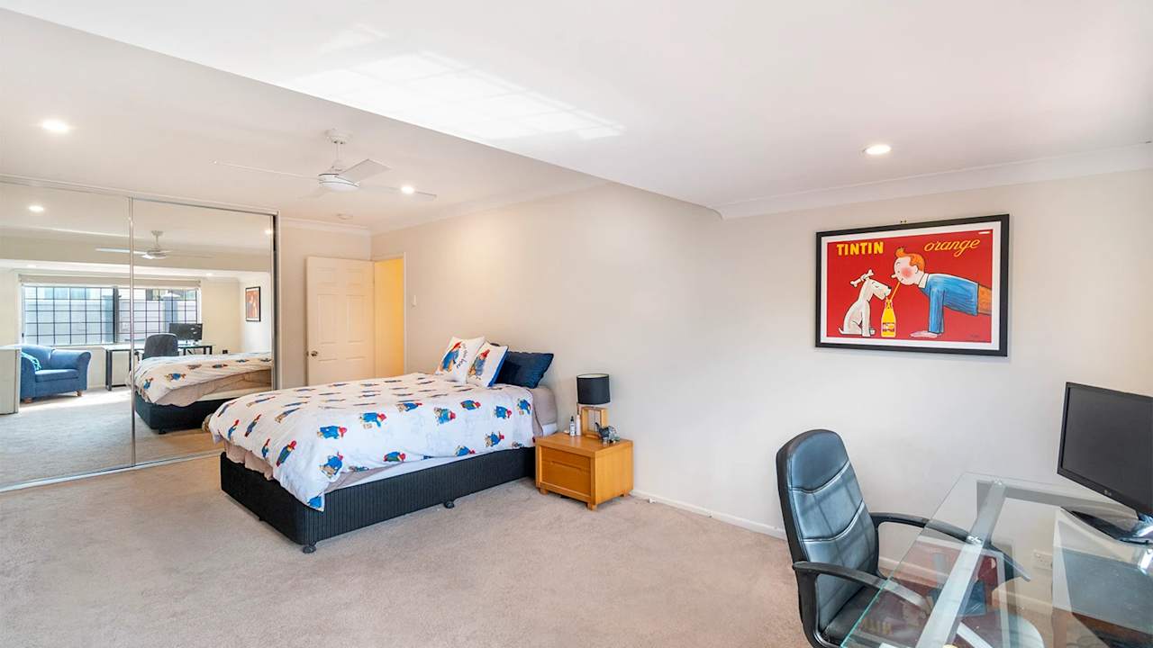 Furnished room in a share house