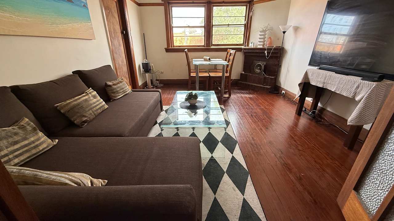 Furnished room in a flatshare