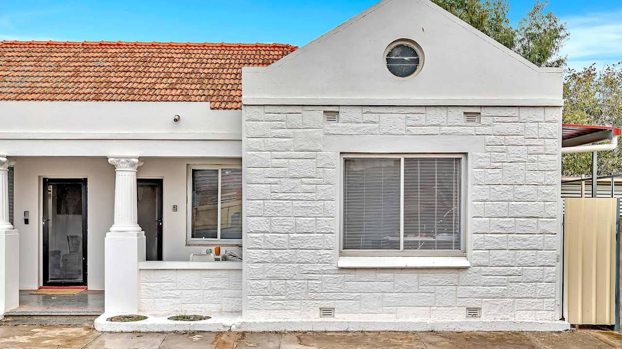 Whole property with 2 rooms for rent