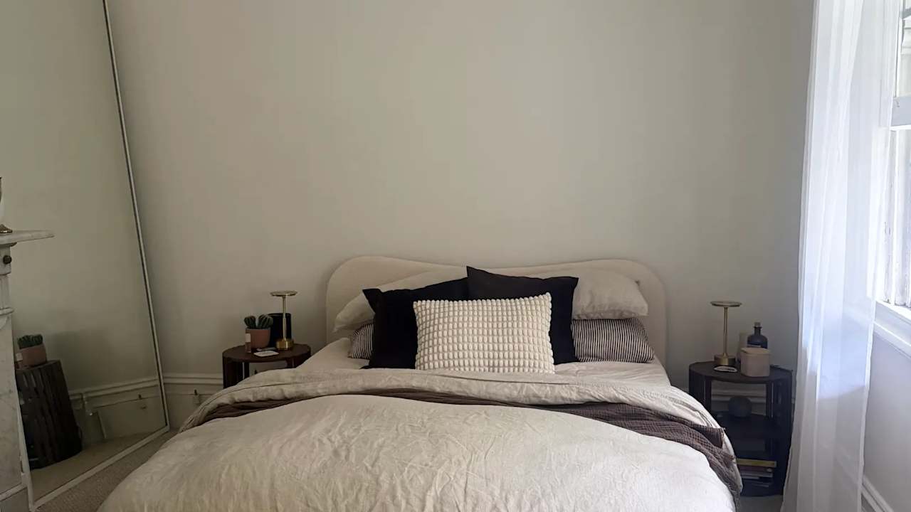 Furnished room in a share house