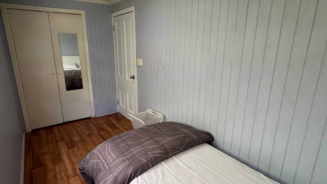 Room in a share house