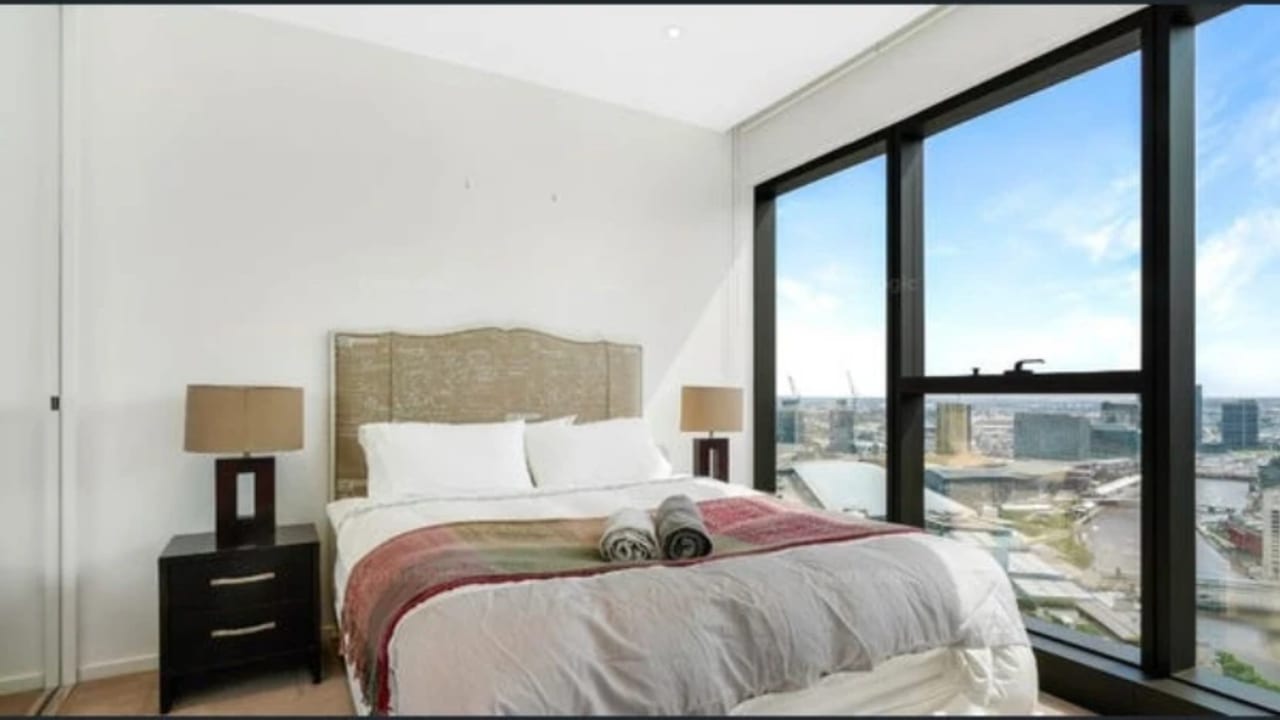 Furnished room with ensuite in a flatshare