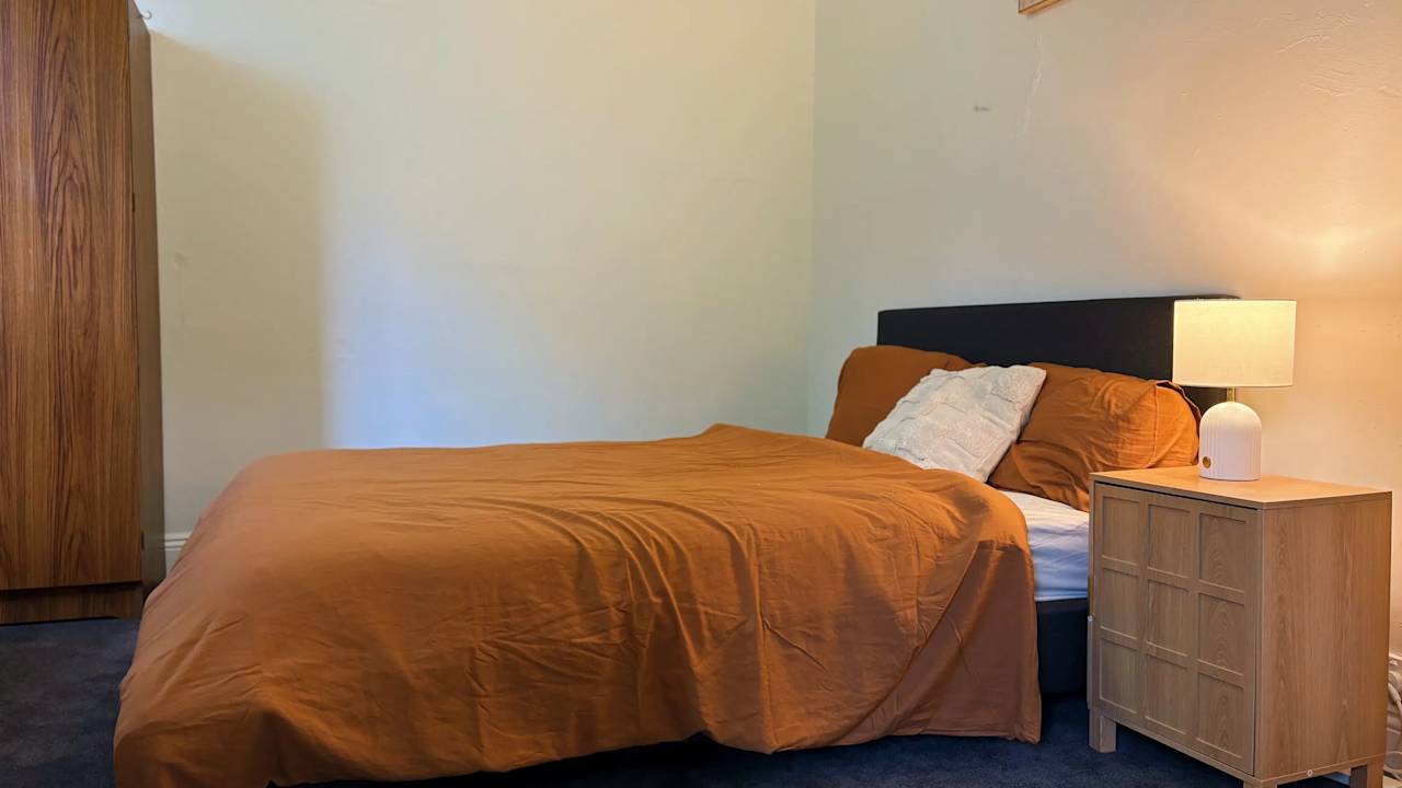 Furnished room in a share house