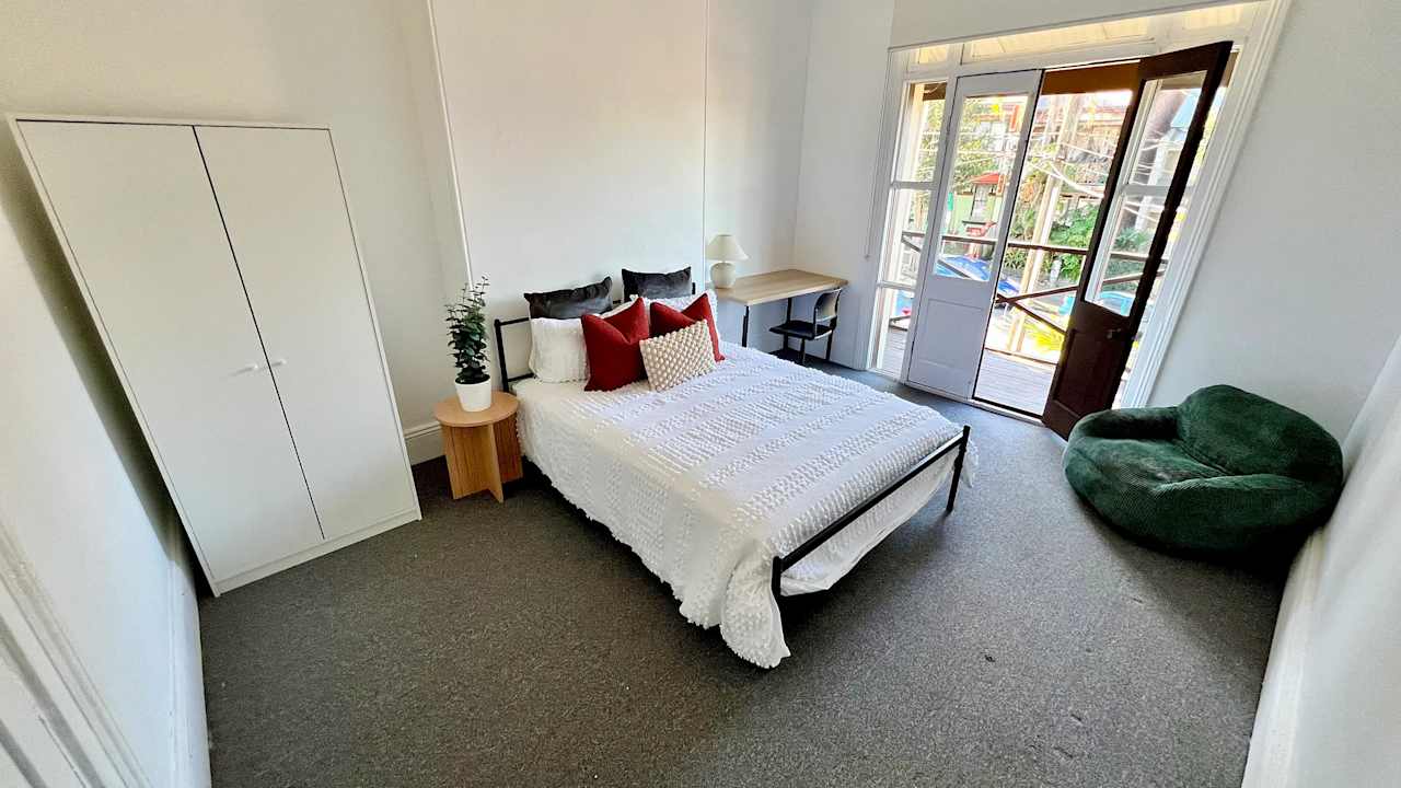 Room in a share house