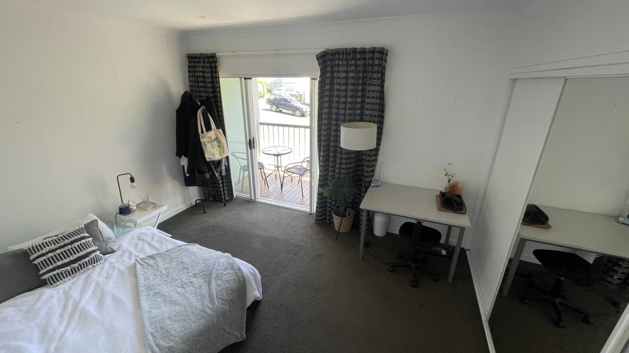 Whole property with 1 room for rent