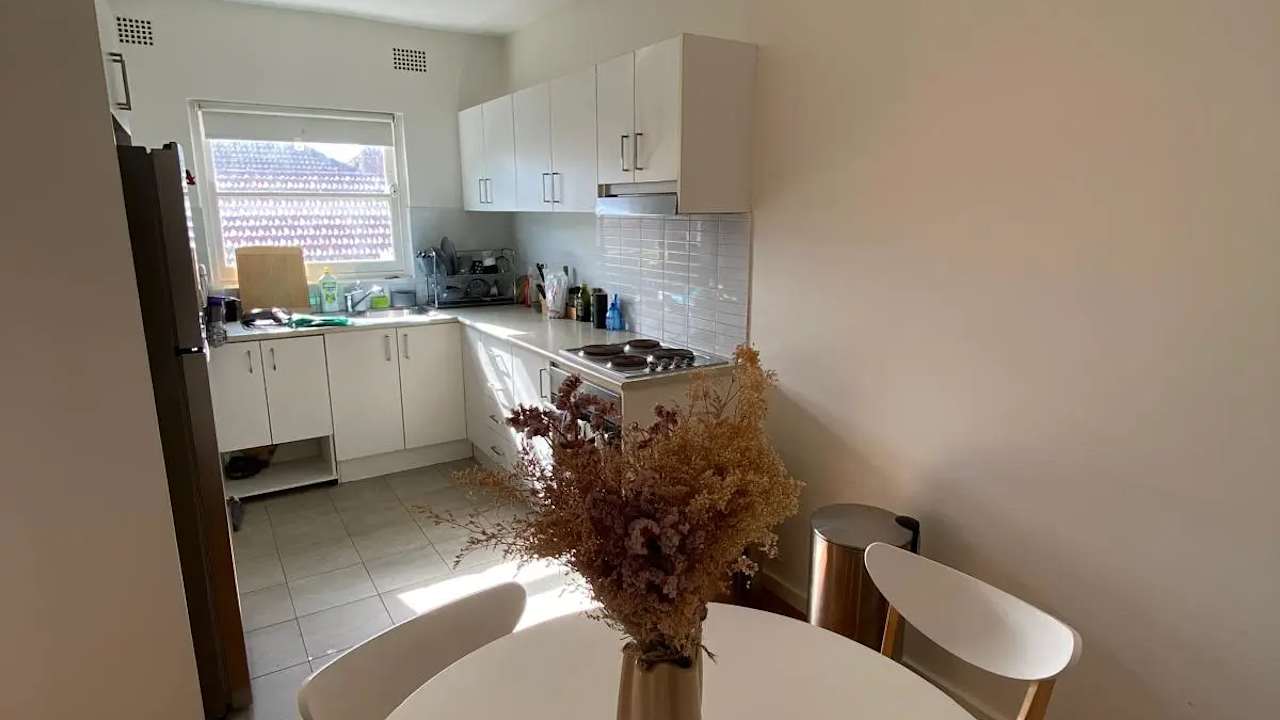 Furnished room in a flatshare