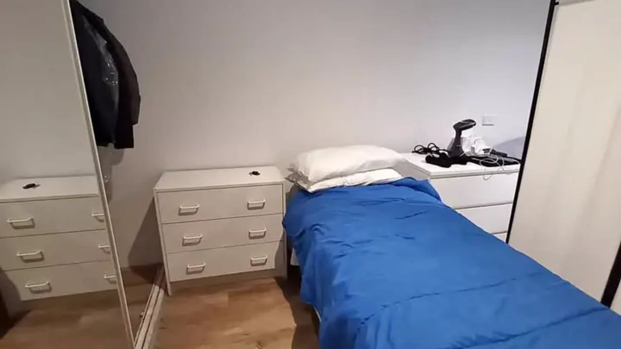 Furnished room in a flatshare