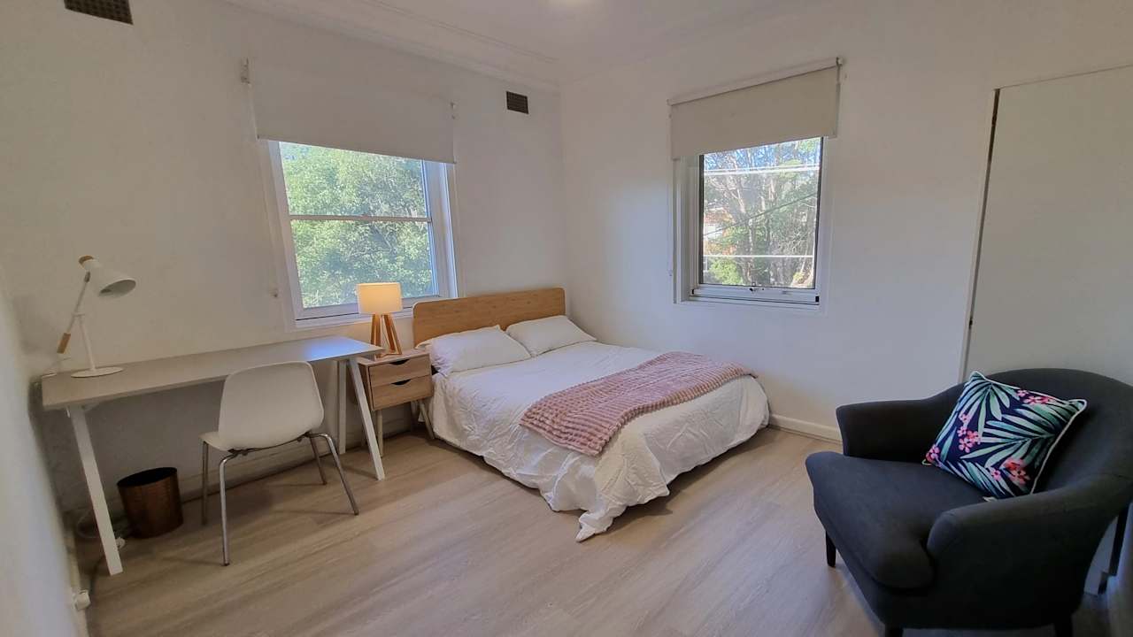 Furnished room with ensuite in a flatshare