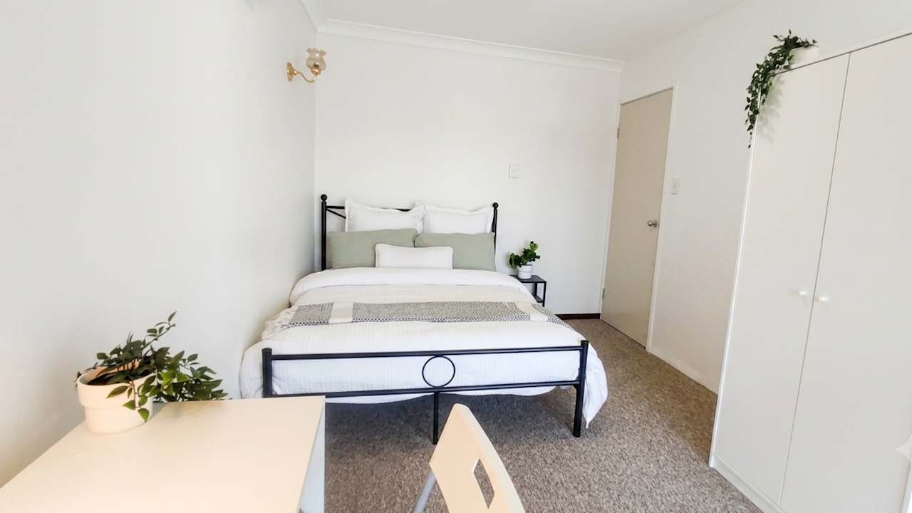 Furnished room in a flatshare