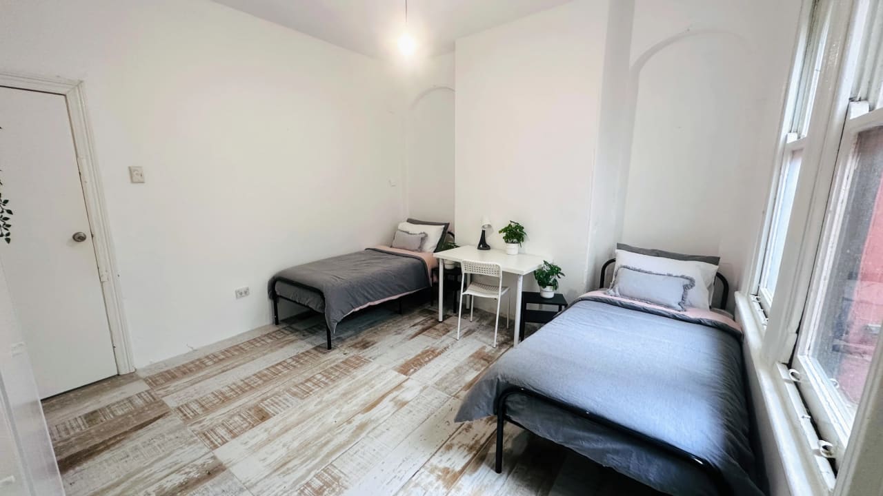 Furnished room in a share house